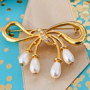 Vintage Brooch - Gold Tone Bow With Pearl Drop Beads & Rhinestones